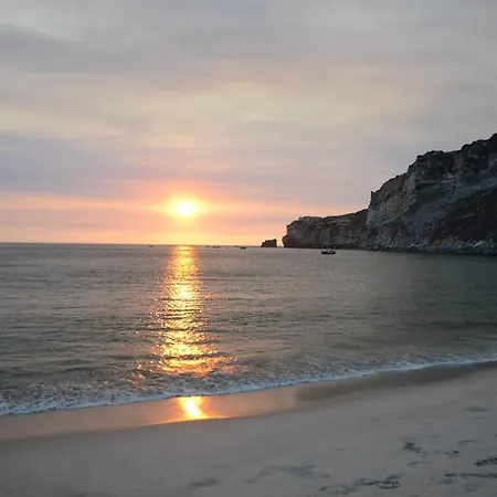 Bed & Seaside - Bola Da Nivea * Nazaré